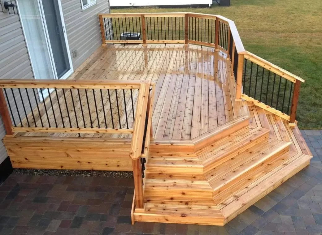 New cedar deck with wraparound steps and black balusters built by Mote's Construction, decks & porches in Spring Hill, TN